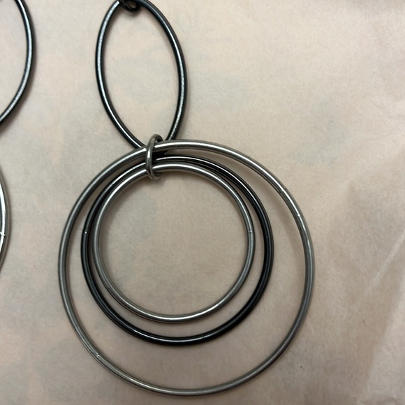 SALE!!! NWOT SILVER HOOP EARRINGS 🔥🤩🔥 - Picture 3 of 4